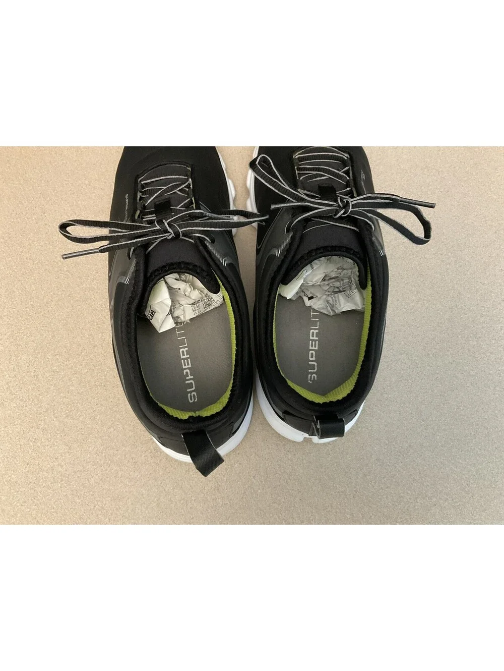 Mens FootJoy SuperLites XP Spikeless Golf Shoes. Size 9 Wide. Great Condition!!!